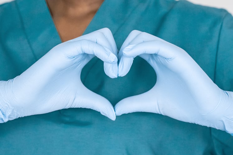 surgical_gloves_making_heart-750px